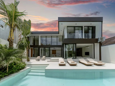 Luxury Modern 4 Bedroom Villa in Seminyak